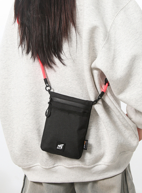 2026超火斜挎手机包迷你小包男女情侣款轻便休闲单肩包中性小挎包