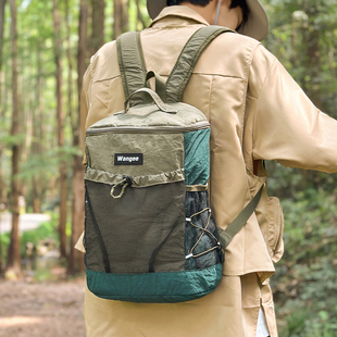 户外运动登山包轻便徒步旅行包双肩包休闲通勤背包大学生小型书包