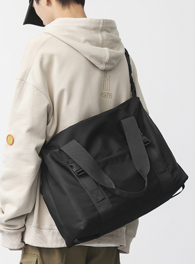 运动健身包男学生日系通勤单肩斜挎包大容量手提短途旅行包女轻便