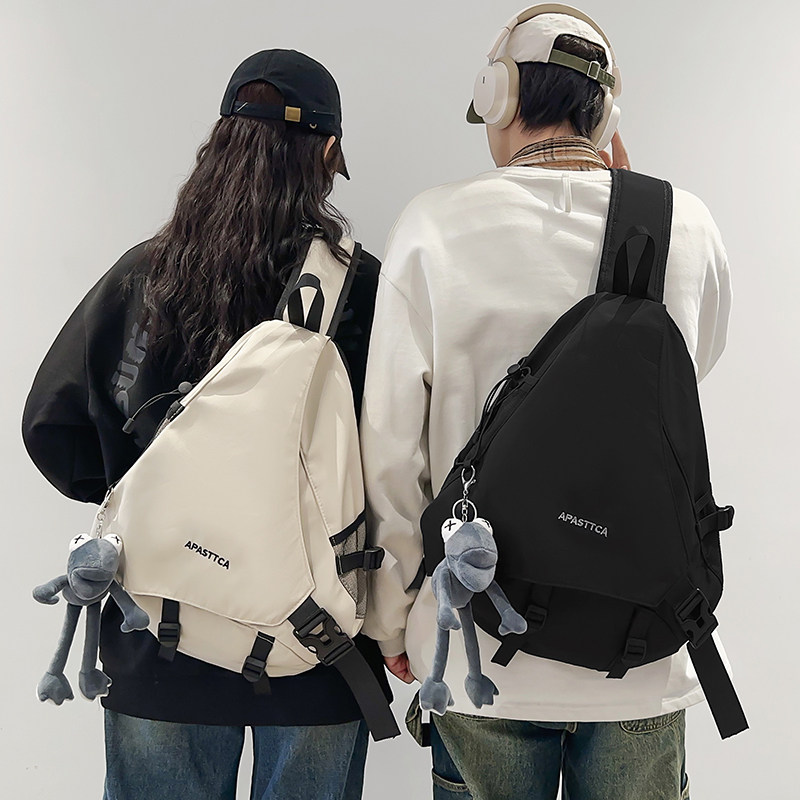 斜挎包男款运动骑行包学生背包图片