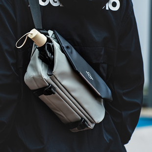 日系挎包工装 斜挎包单肩包男女通勤休闲胸包轻便手机小包户外潮包