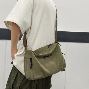 复古帆布包斜挎包男款 潮牌邮差包 单肩包大容量旅行运动健身包男士