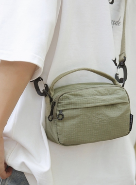 小众轻便斜挎包纯色小方包新款日系单肩包学生大容量通勤手机包潮