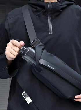 男士斜挎包防水时尚潮流胸包机车骑行背包运动腰包男生单肩小挎包