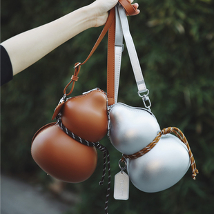 原创潮牌酒葫芦背包手机包男款个性潮流单肩包女小众高级感斜挎包