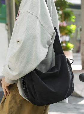 日系休闲斜挎包男生单肩包轻便潮牌通勤背包学生挎包上课包运动包