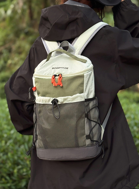 户外双肩包男款轻便徒步登山包女旅行背包运动通勤包学生小型书包