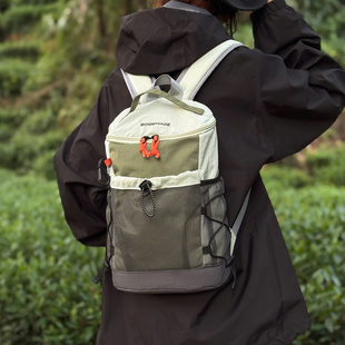 户外双肩包男款 轻便徒步登山包女旅行背包运动通勤包学生小型书包