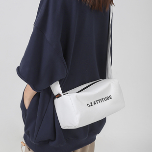 斜挎包男款通勤骑行单肩小背包女轻便运动游泳瑜伽包高级感吐司包