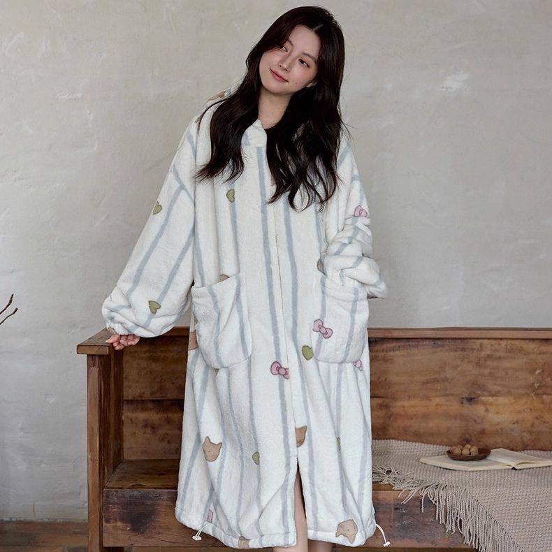 黛梦思珊瑚绒睡袍女冬季加厚加绒保暖家居服秋冬宽松大码连帽睡衣