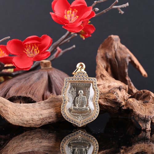 泰国佛牌正品龙婆瑞2559国王同款 生前老牌 宝扇自身带萨玛空卡