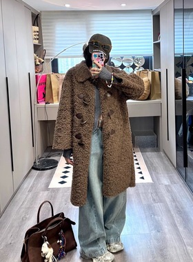 欧洲文咏珊同款牛角扣皮毛一体大衣女冬季仿皮草中长款羊羔毛外套