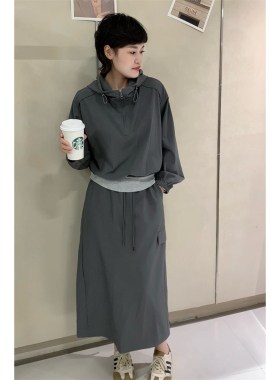 假两件时尚套装女2026春季新款连帽拼接上衣休闲工装松紧腰半身裙