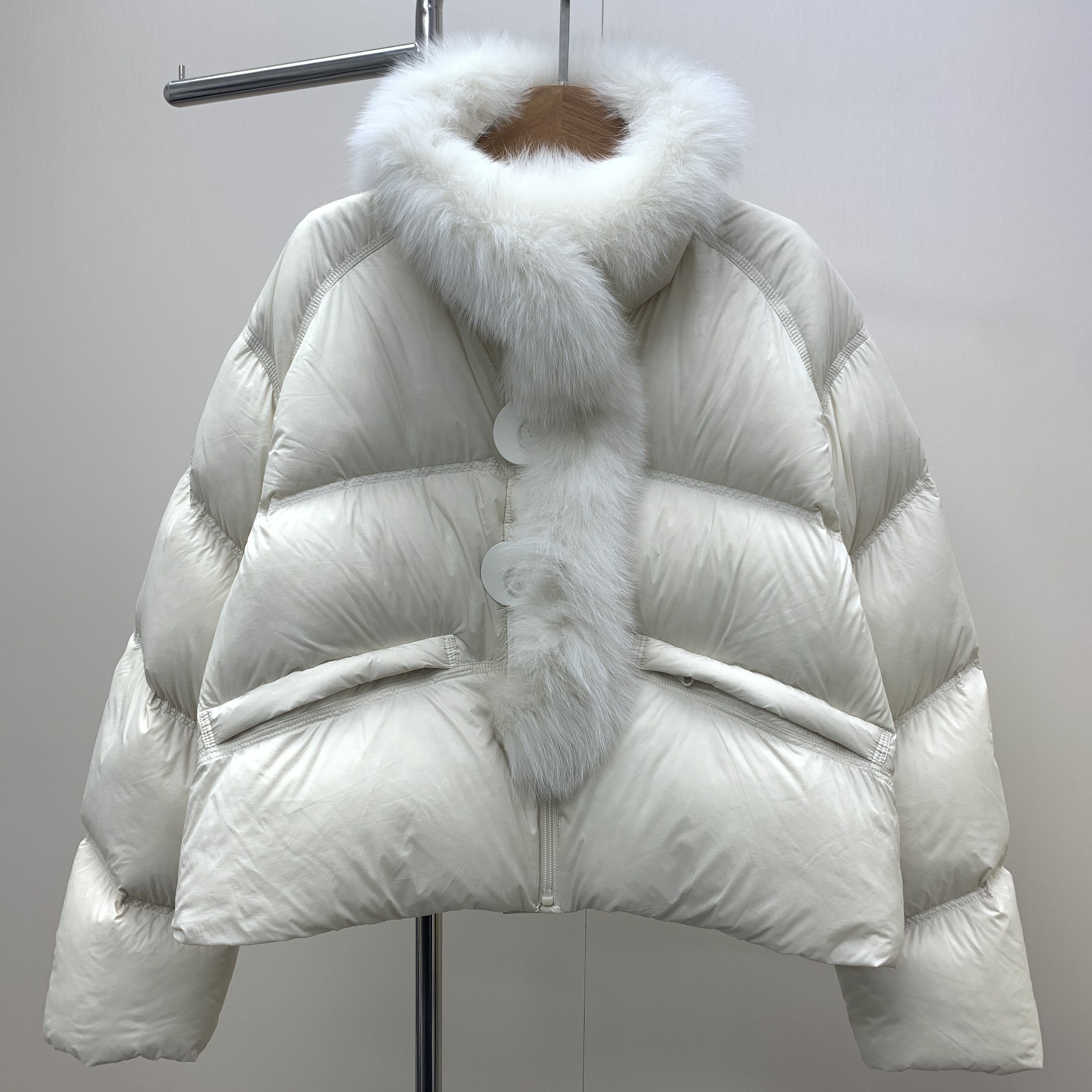 BZG 欧货短款羽绒服2025冬新款时尚高级感狐狸毛保暖白鸭绒外套女