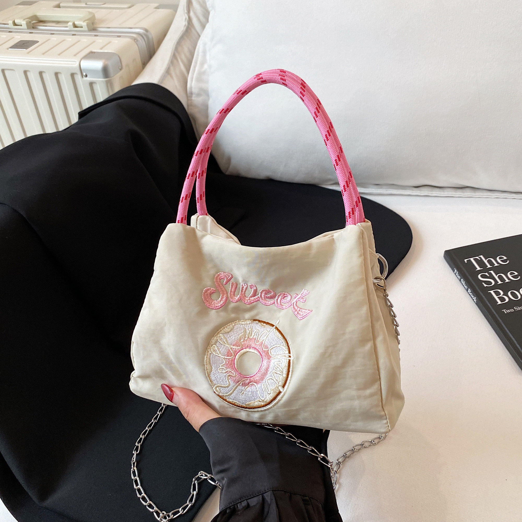 日系甜甜圈刺绣尼龙布包包女带拉链通勤手机包外出休闲斜挎链条包,箱包皮具/热销女包/男包,时尚帆布包,淘宝优惠券,粉丝福利购,淘宝优惠卷