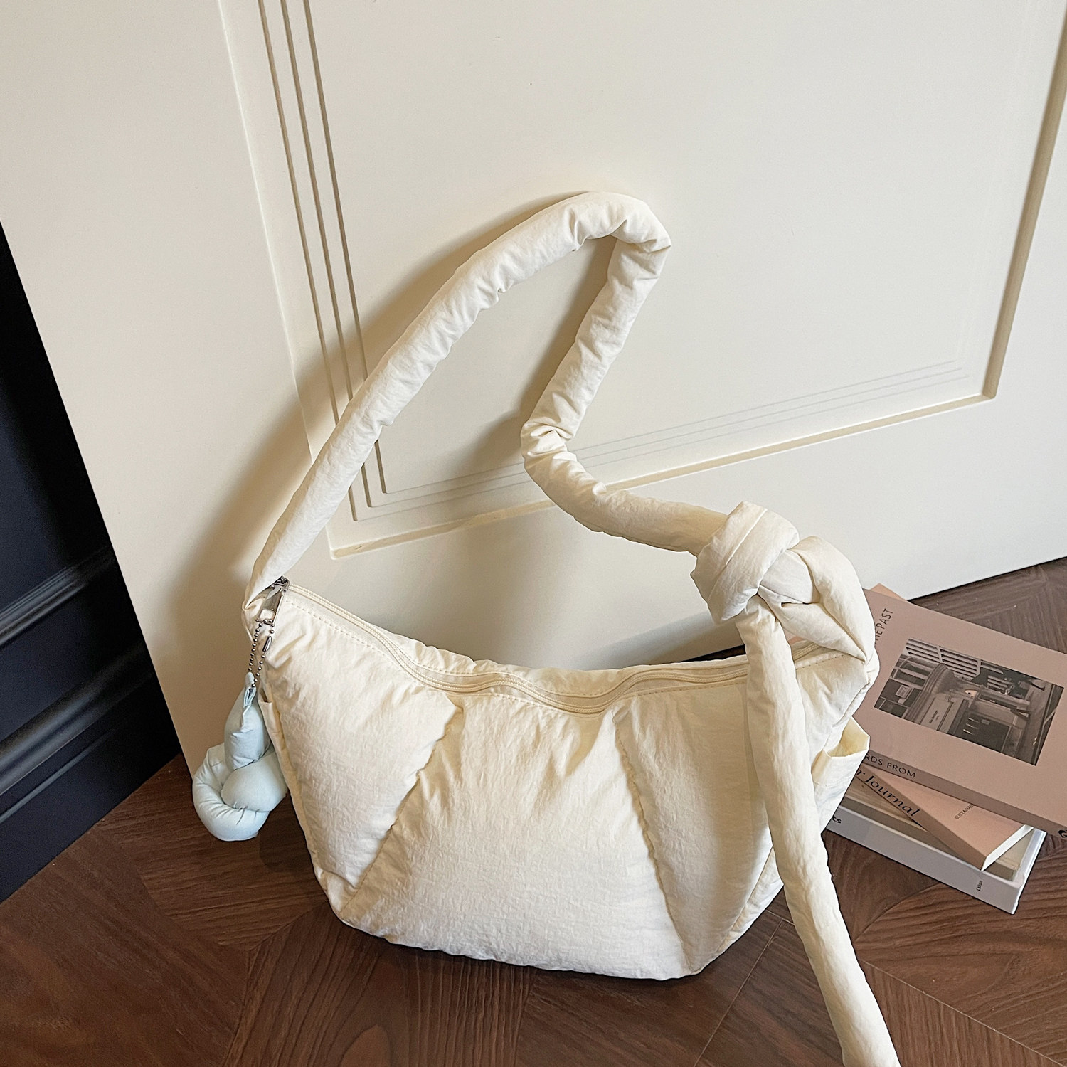 韩版蓬松感夹棉饺子包包女式2025新款泡泡云朵包大容量单肩斜挎包,箱包皮具/热销女包/男包,通用款女包,淘宝优惠券,粉丝福利购,淘宝优惠卷