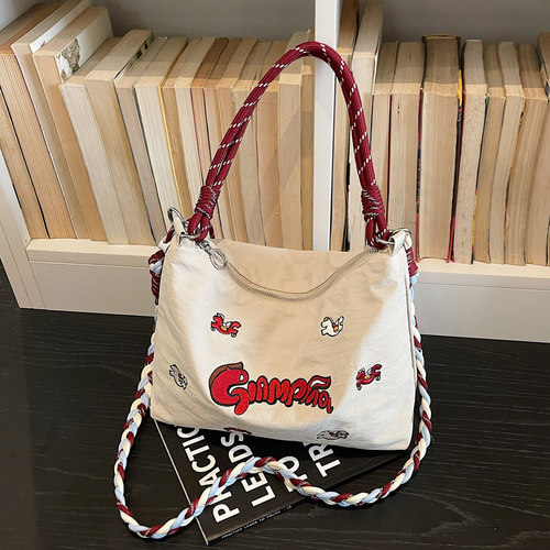 中号重工刺绣斜挎拉链包单肩托特