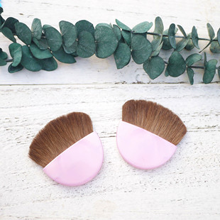 日单超薄天然小马毛腮红刷粉饼刷散粉定妆刷便携扁刷化妆刷132