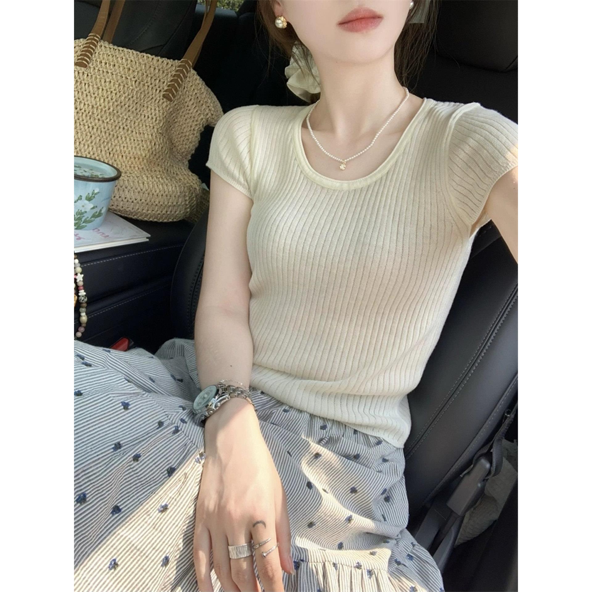 小飞袖正肩u领短袖t恤女夏季薄款韩系气质百搭修身冰丝针织衫上衣