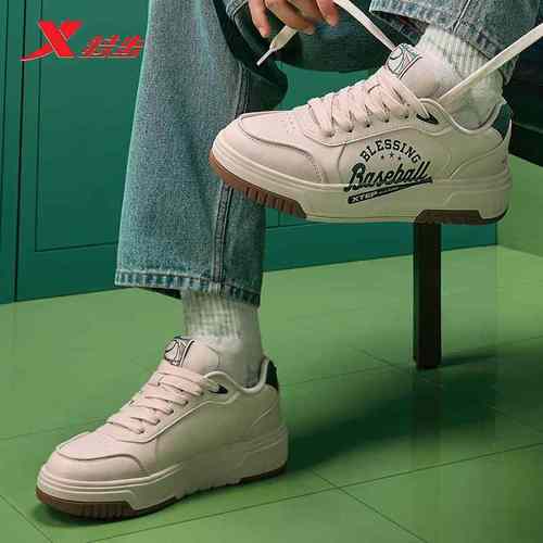 特步2024新款透气休闲板鞋