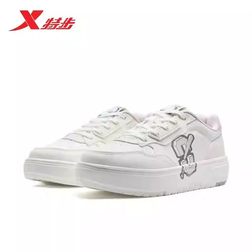 特步板鞋女2026春季新款经典