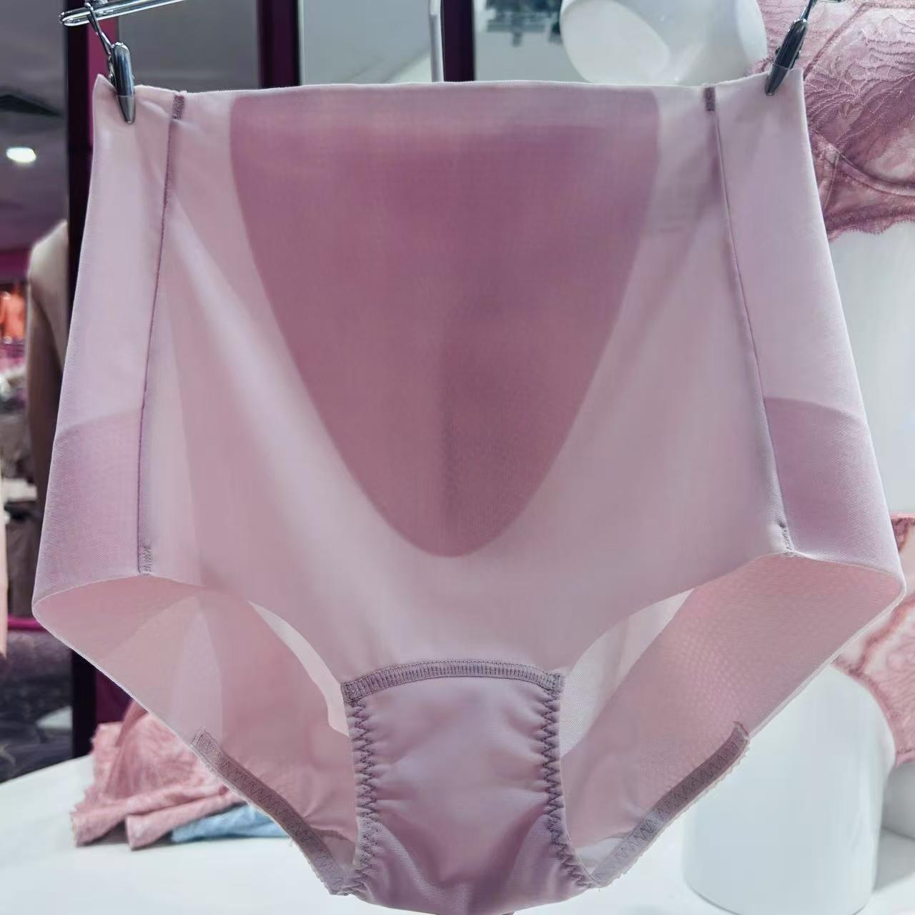 WG5600华歌尔经典轻薄无痕短腿收腹提臀塑身裤299