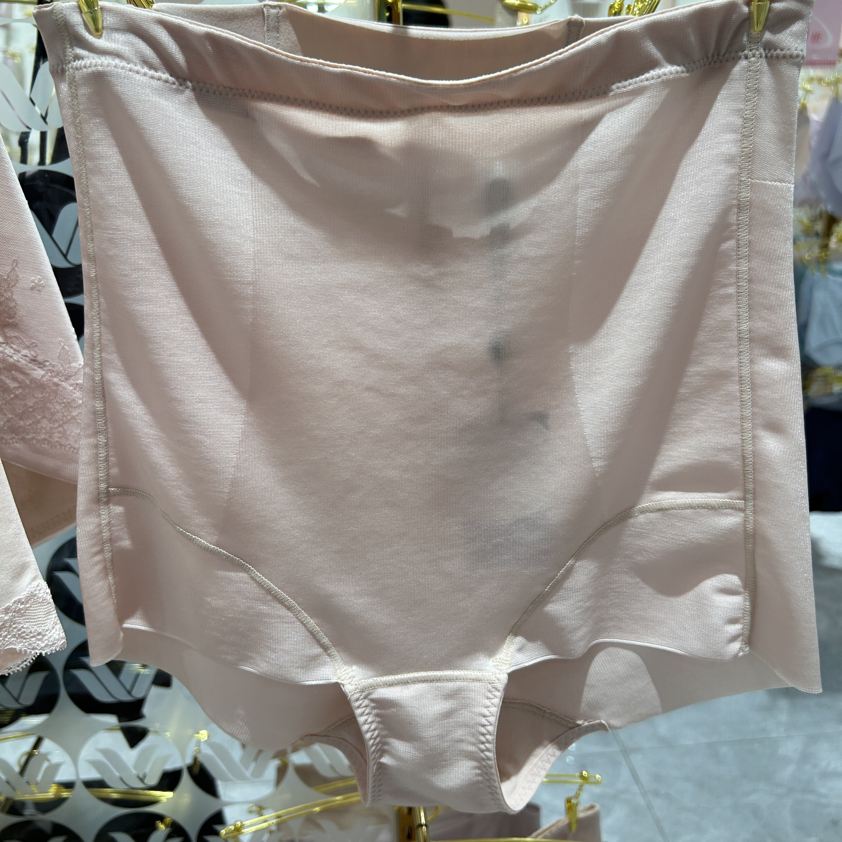 华歌尔WG57F4产后减龄亲肤无痕收腹提臀高腰短腿束裤塑身裤459女