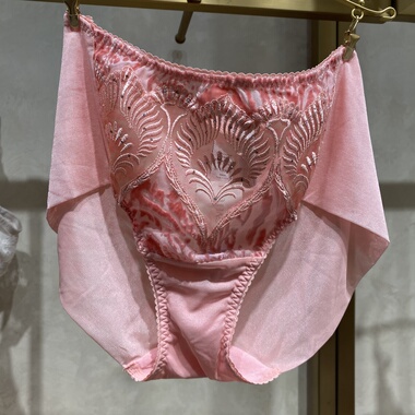 LACLOVER兰卡文LC23UW1含桑蚕丝中腰包臀平角内裤990