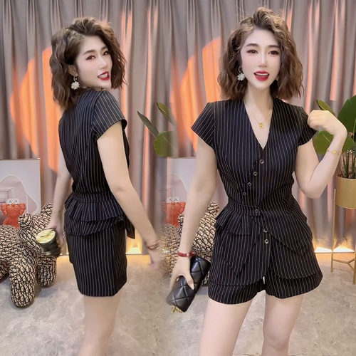 通勤时尚套装女夏季新款气质设计感腰封短袖小西装短裤条纹两件套 - 封面