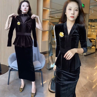 女通勤气质V领荷叶边上衣半裙高档丝绒两件套 套装 2024秋新款 时尚