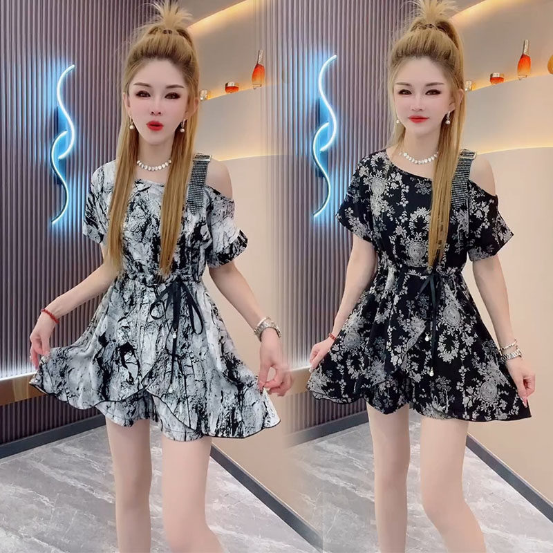 网红夏季时尚套装女2023新款小性感不对称露肩收腰上衣短裤两件套,女装/女士精品,时尚套装,淘宝优惠券,粉丝福利购,淘宝优惠卷