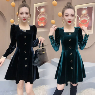 网红爆款连衣裙女22秋冬新款高级感气质名媛方领高腰丝绒打底伞裙