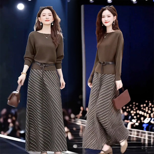 御姐范时尚套装女2025秋冬新款气质减龄腰带上衣条纹半裙时尚套装