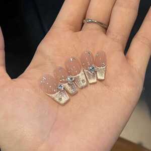 手工法式猫眼穿戴甲蝴蝶碎钻裸色光疗显白新娘甲片穿戴式美甲贴片