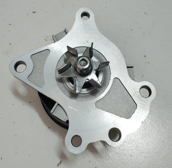 适用吉-利全球鹰 熊猫自由舰1.0排量 3g10发动机水泵 三缸水泵