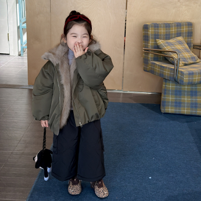 女童军绿毛领外套+黑色棉裤+内搭