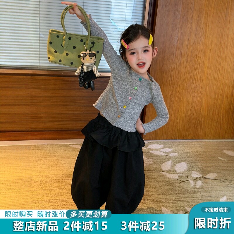 专柜女童春秋彩色扣开衫屁帘裤套图片