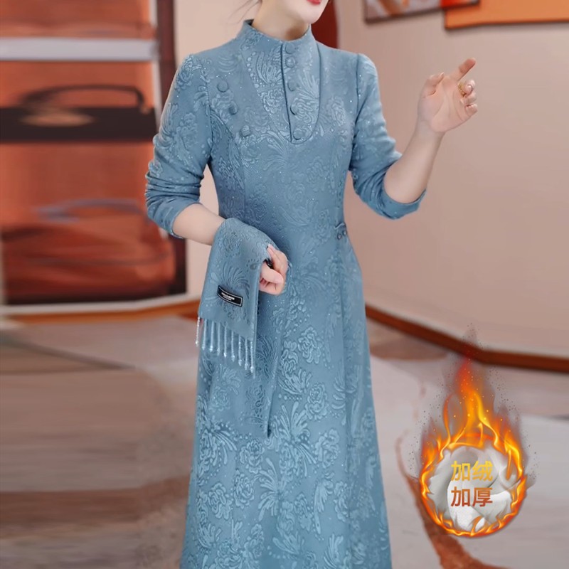 连衣裙2025新款女秋冬季十三行爆款加厚高档长袖轻奢高级感配大衣