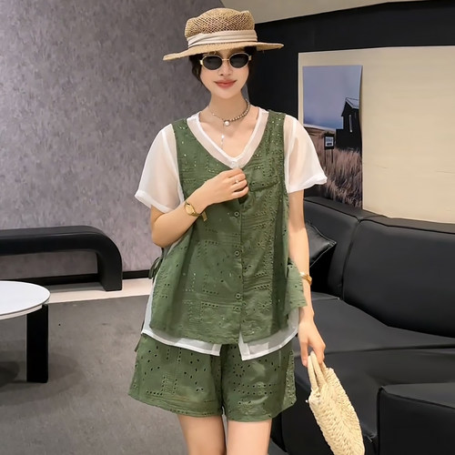 假两件短袖上衣女镂空短裤子套装