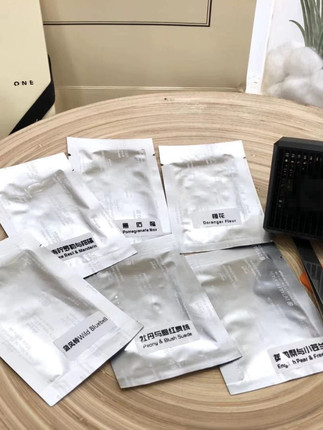 大牌同款精油香味车挂香水补充包扩香器车载香薰胶囊颗粒香囊香珠