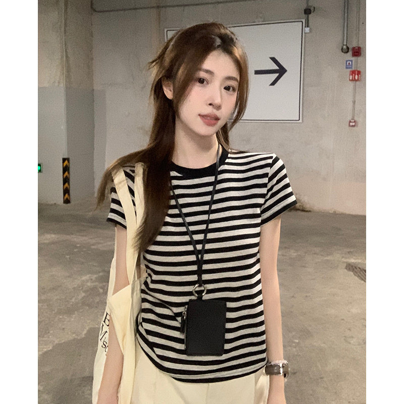黑白条纹短袖T恤女装夏季2026新款爆款正肩体恤修身半袖短款上衣