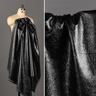 油光亮黑色-裂纹镜面褶皱肌理皮革面料 柔软防水皮创意设计师布料