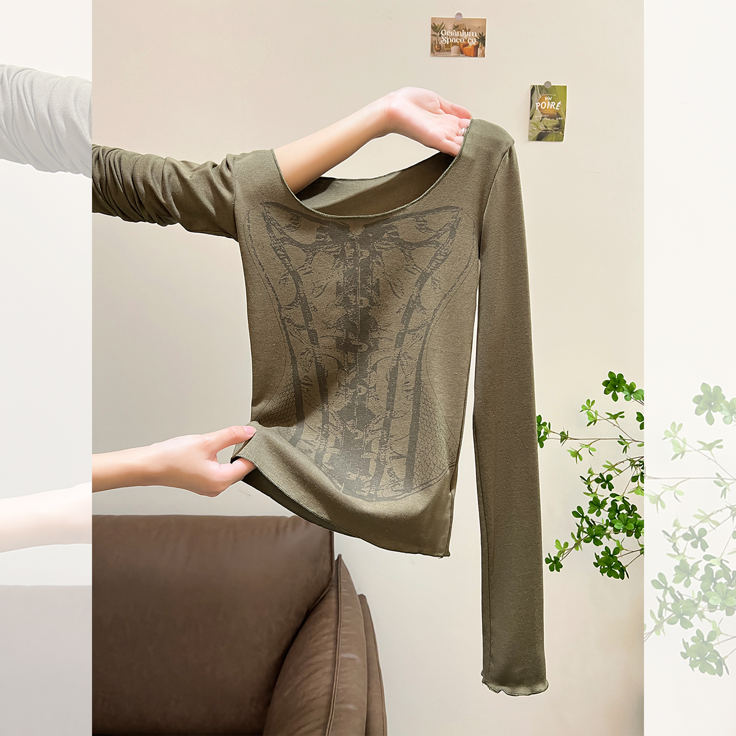 韩版绿色大领口印花修身长袖T恤