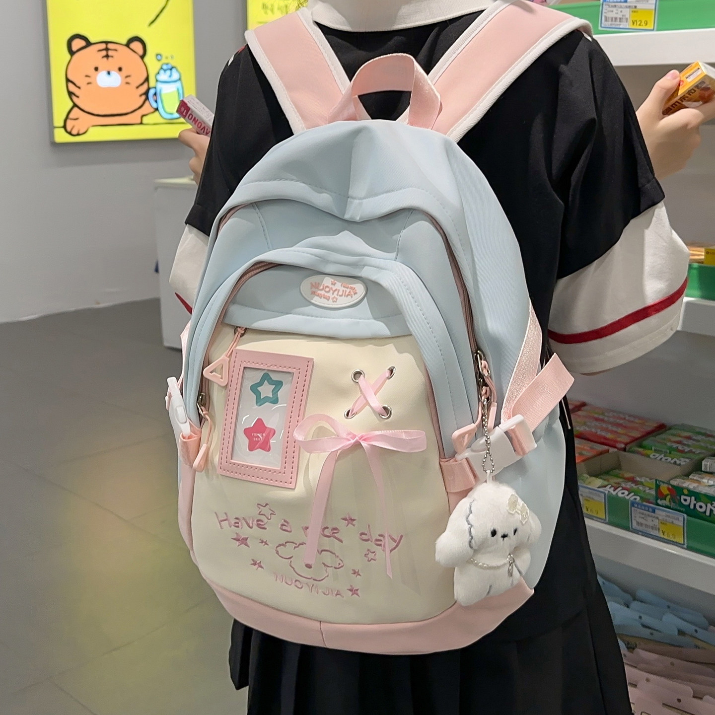 高质感可爱双肩包学生书包