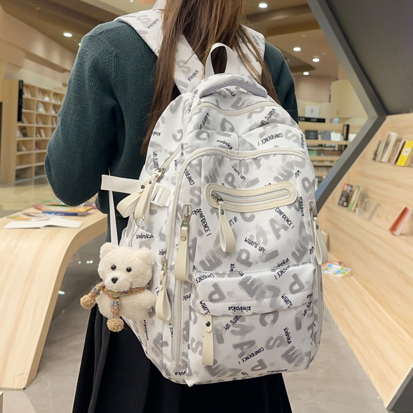 高颜值大容量双肩包学生书包