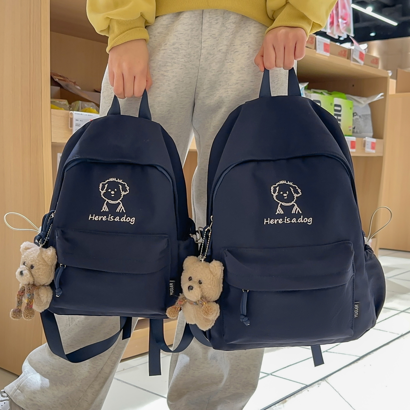 休闲双肩包学生书包大容量