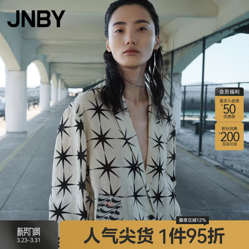 JNBY/江南布衣折扣春夏八芒星西装宽松亚麻V领女设计印花外套