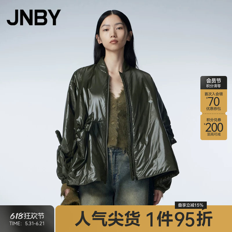 JNBY/江南布衣冬短款棉衣女立领宽松蝴蝶结休闲通勤光感亮面外套