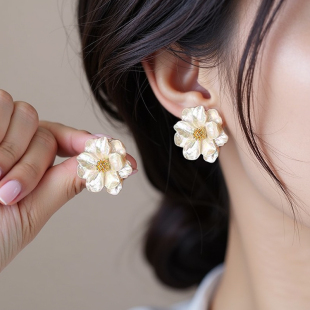 925银针山茶花耳钉女小众设计感气质耳环2026新款 高级感轻奢耳饰