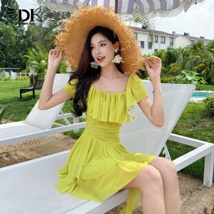 DK泳衣女款泡温泉绝美2026新款连体性感显瘦遮肚海边度假女士泳装